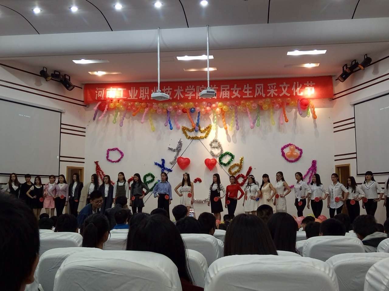 E動(dòng)人才網(wǎng)祝賀河南工院首屆女生風(fēng)采大賽圓滿成功